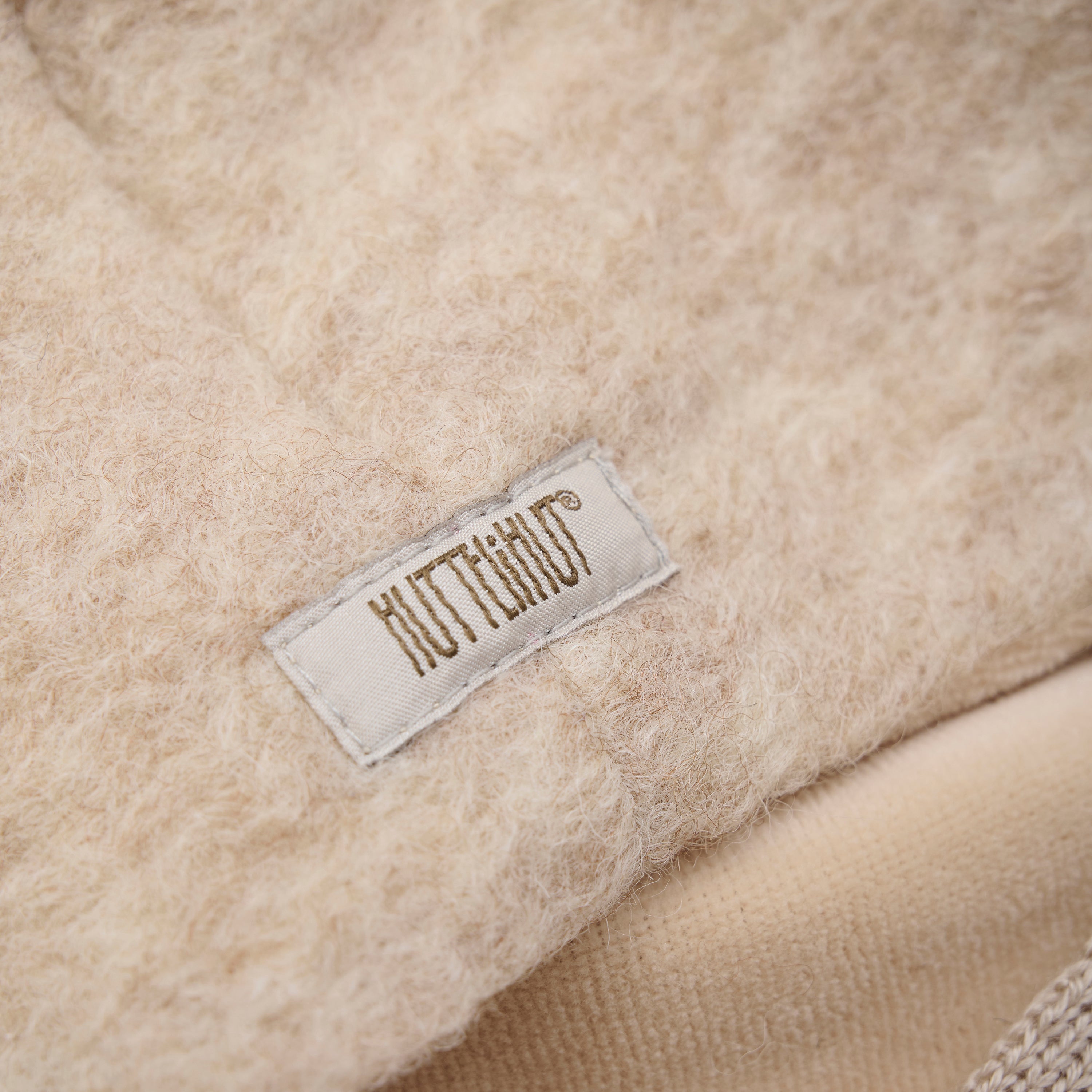 HUTTEliHUT / HUE MED KVAST i MERINO ULD MED VELOURFOR - CAMEL MELANGE