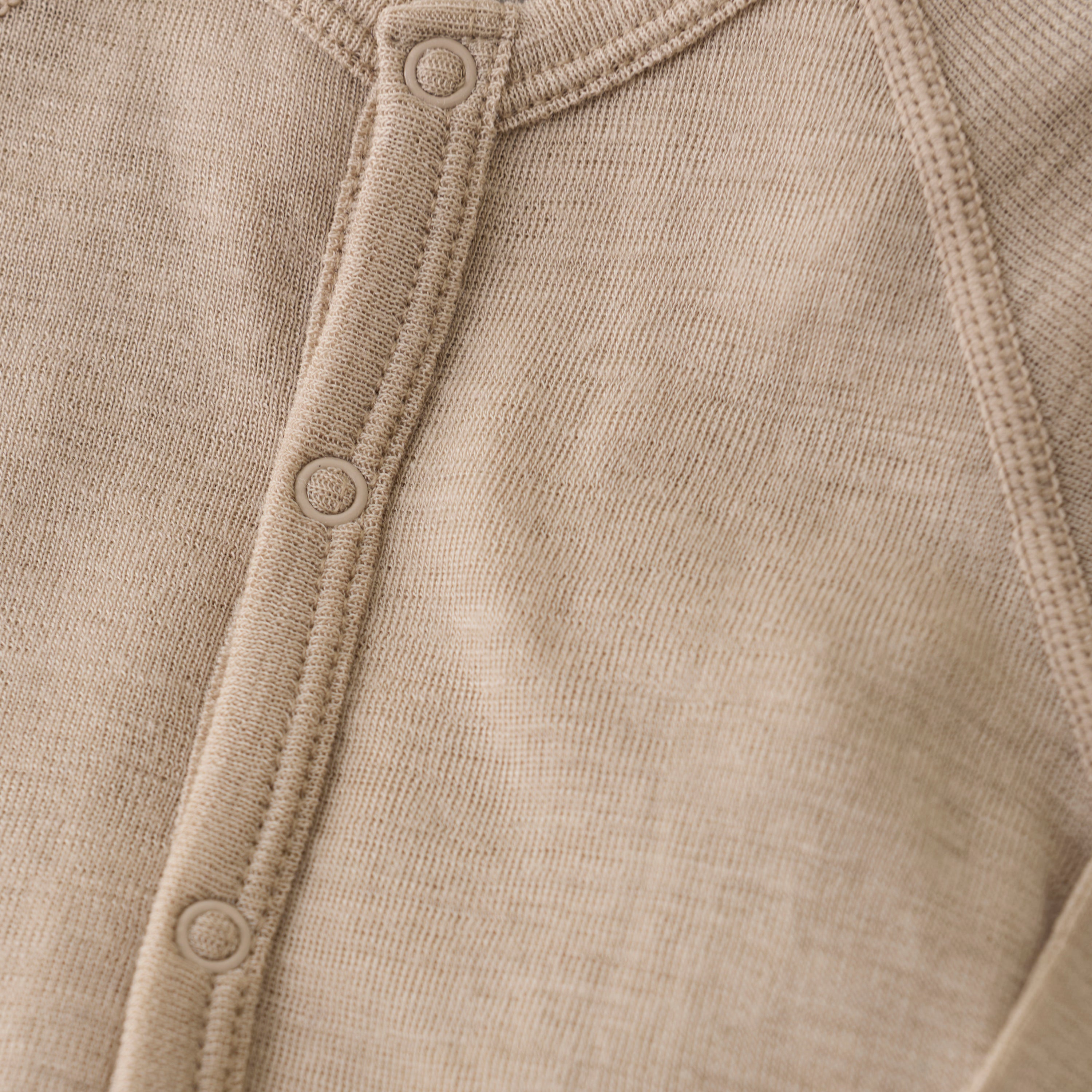 HUTTELIHUT / LANGÆRMET HELDDRAGT ULD/SILKE - LIGHT TAUPE