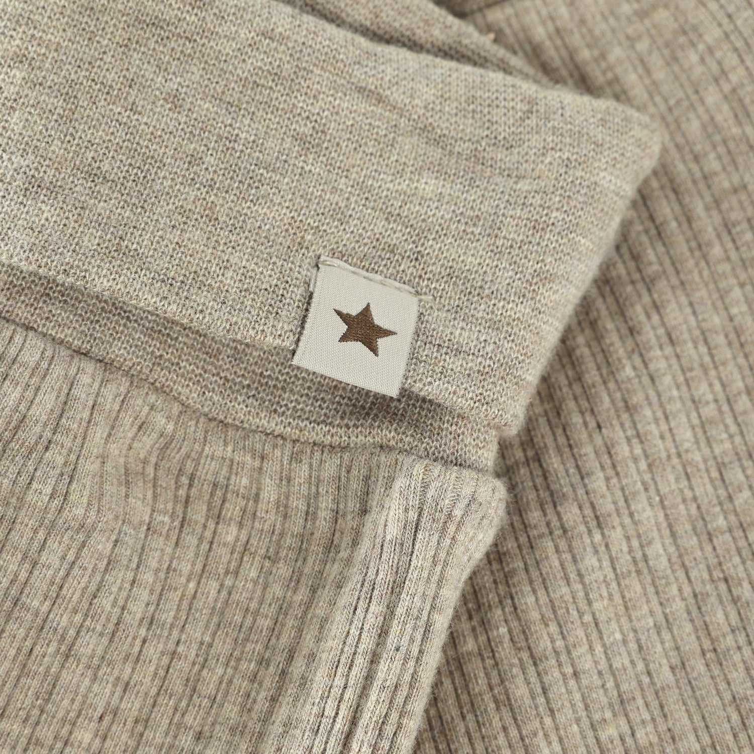 HUTTELIHUT / BABYRIB BUKSER - WHITE PEPPER MELANGE - Mini Monde Copenhagen