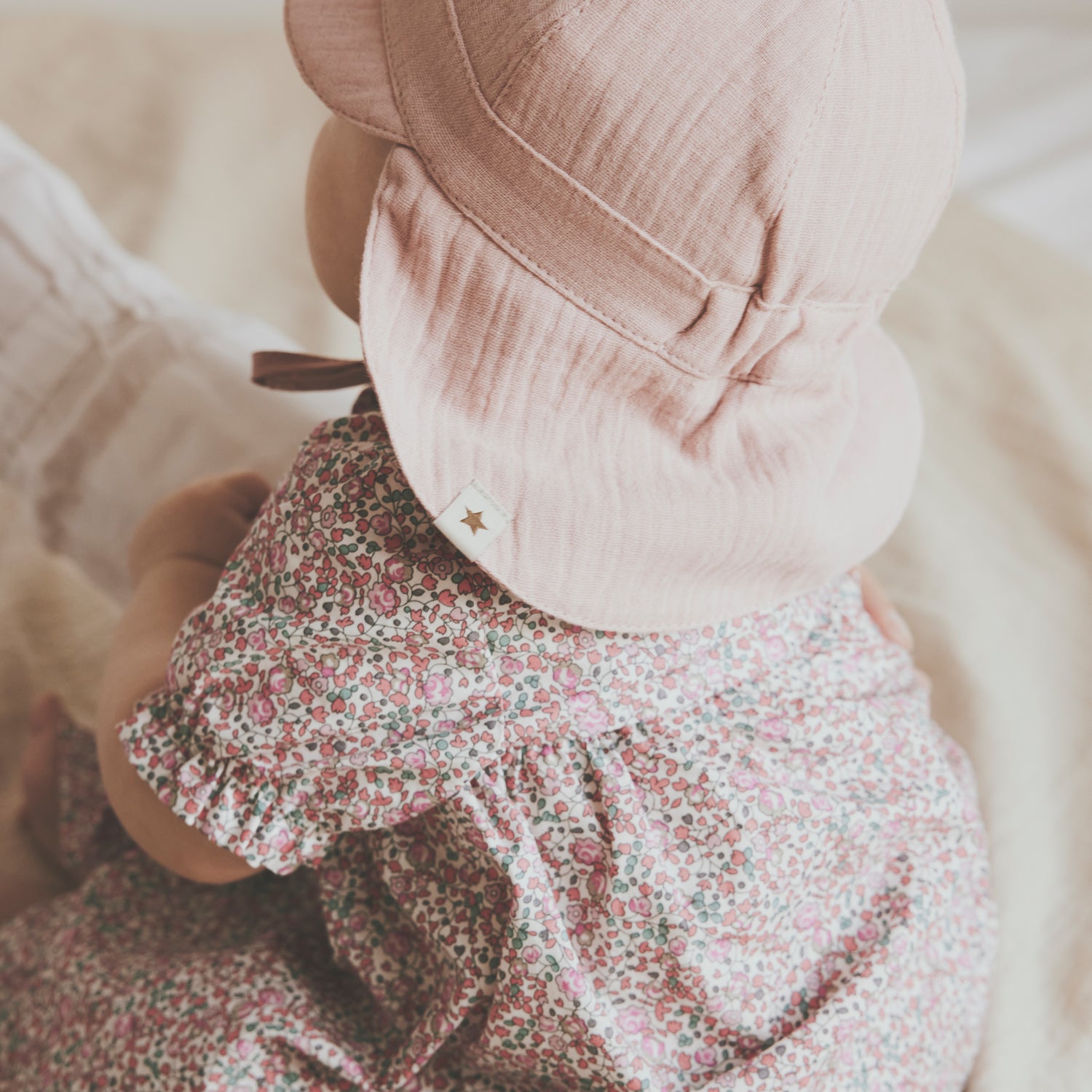 HUTTELIHUT / SOMMERHAT MED ØRE I MUSLIN - PALE MAUVE - Mini Monde Copenhagen