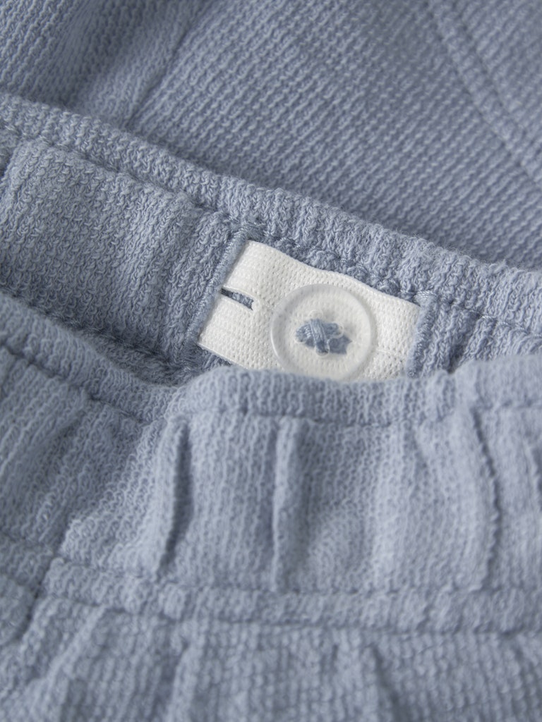 LIL’ ATELIER / DIAS LØSE SWEAT SHORTS - DUSTY BLUE