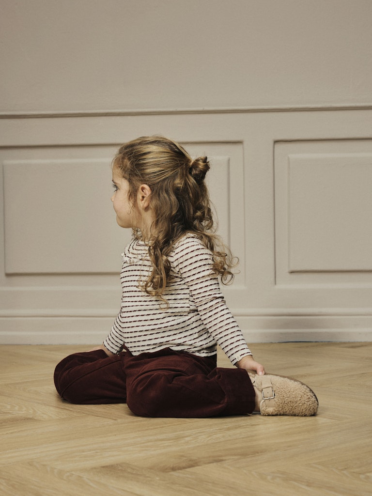 LIL' ATELIER / SOPHIA LANGÆRMET SLIM BLUSE - HOT CHOCOLATE