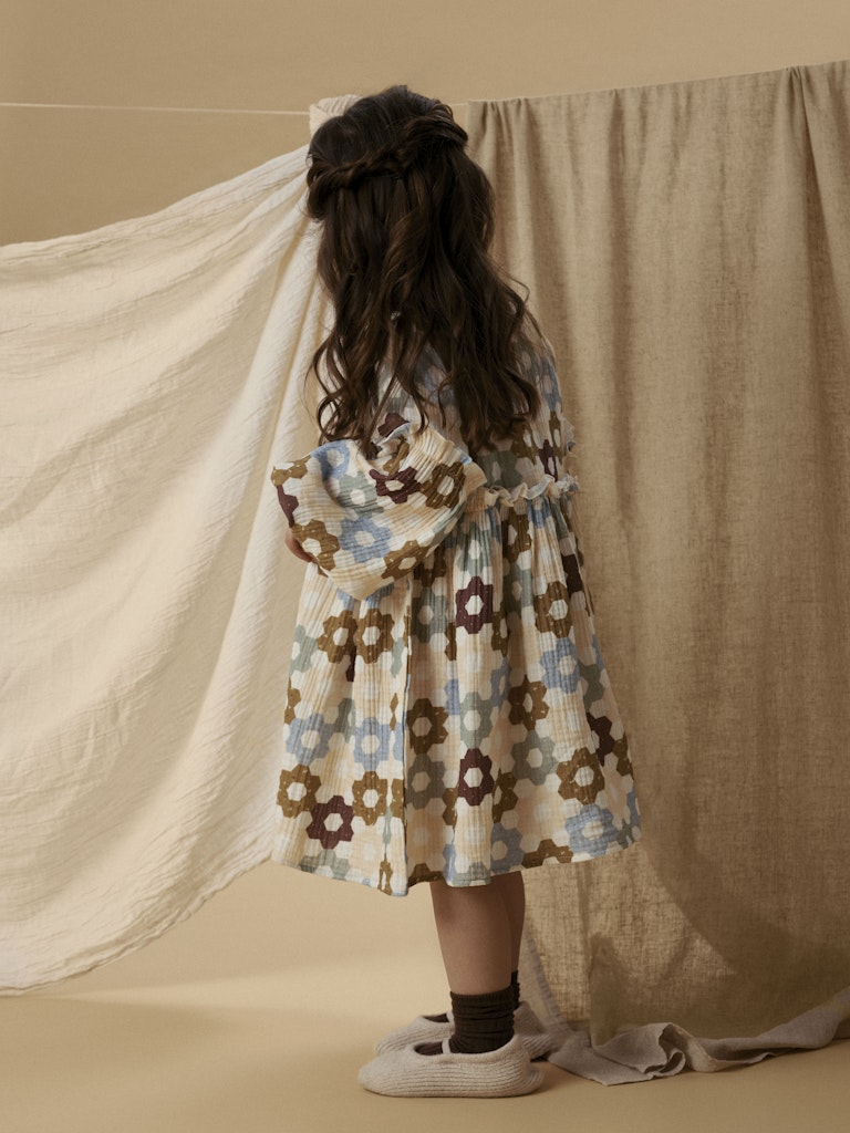 LIL’ ATELIER / TALIA LS LØS KJOLE – COCONUT MILK