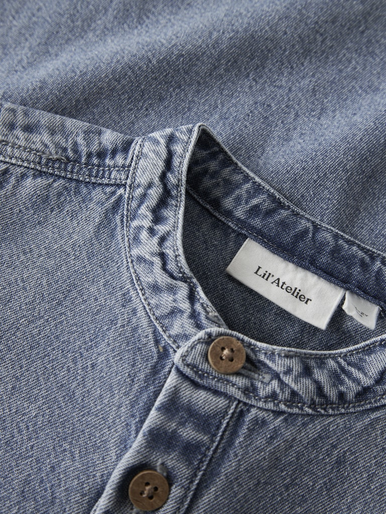 LIL’ ATELIER / TAYA LØS DENIM SKJORTE – MEDIUM BLUE DENIM