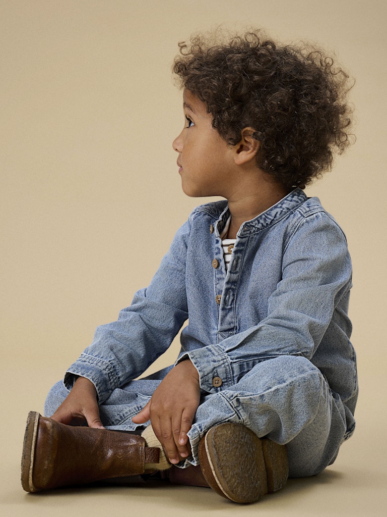 LIL’ ATELIER / TAYA LØS DENIM SKJORTE – MEDIUM BLUE DENIM