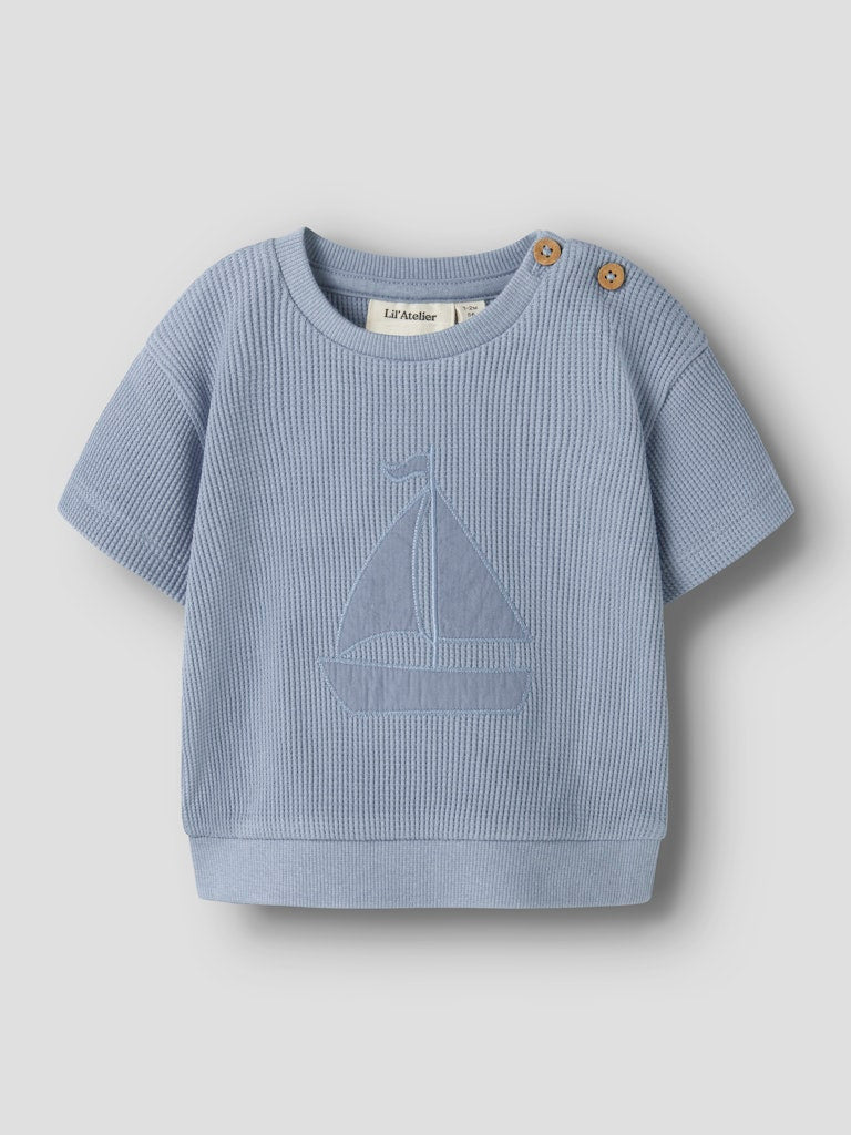 LIL’ ATELIER / HARUN SS LØS SWEAT - DUSTY BLUE