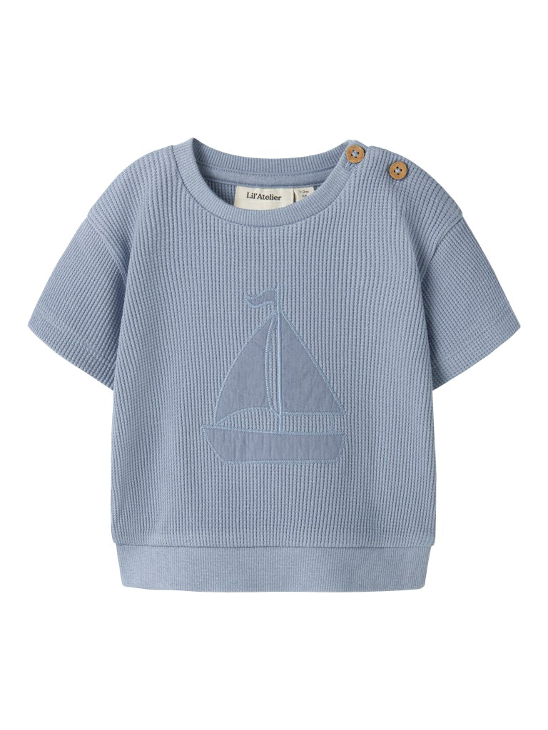 LIL’ ATELIER / HARUN SS LØS SWEAT - DUSTY BLUE