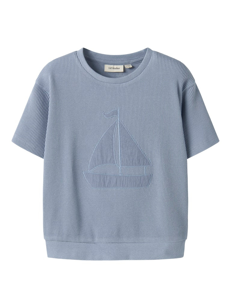LIL’ ATELIER / HARUN SS LØS SWEAT - DUSTY BLUE