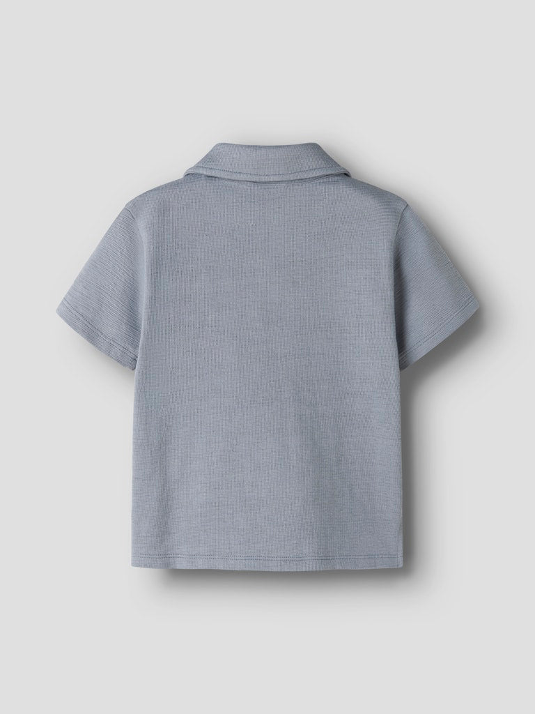 LIL’ ATELIER / FALK SS LØS POLO TOP – TRADEWINDS