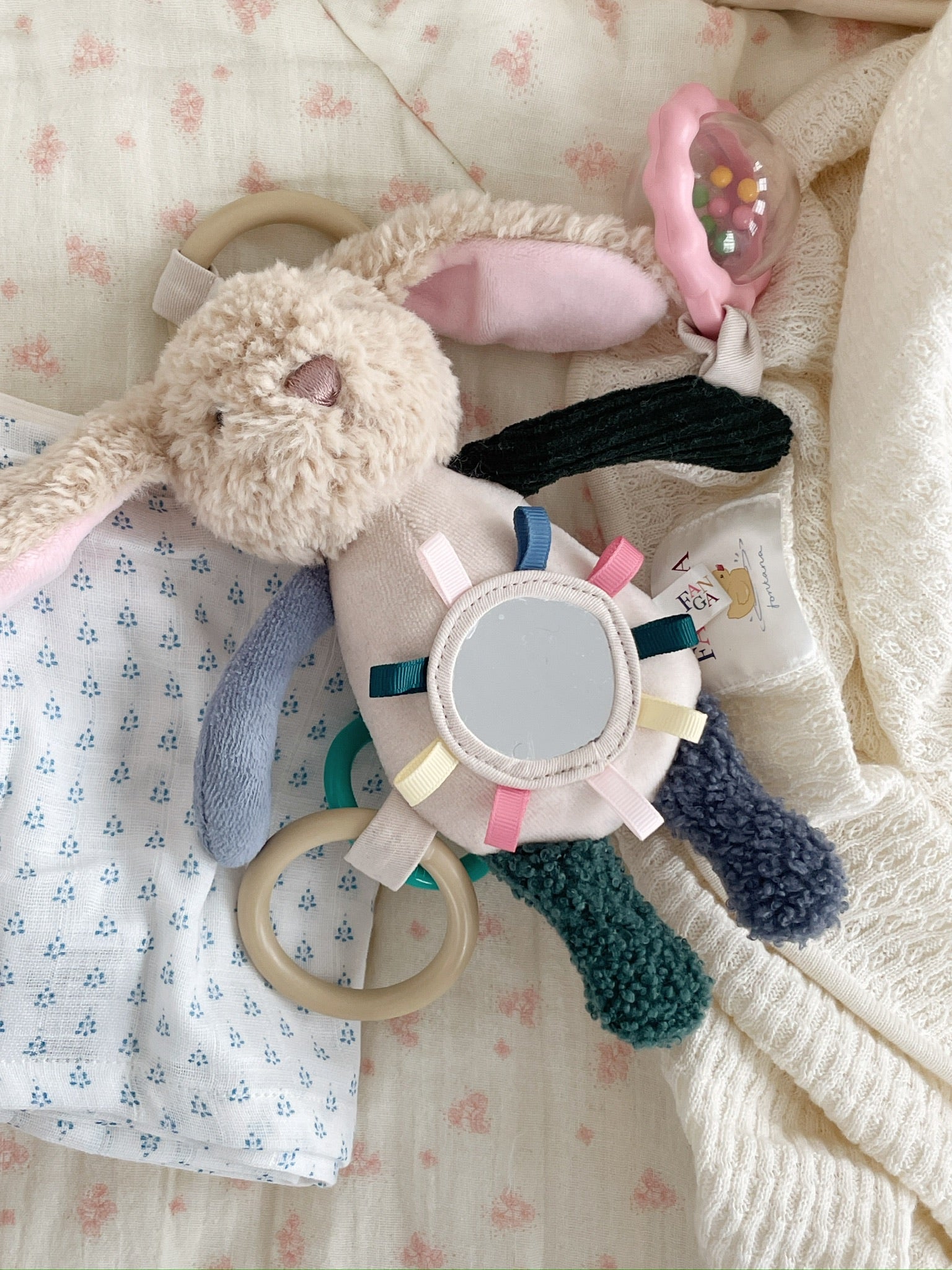 FANGA / PELUCHE KANIN - BLØDT SANSELEGETØJ - SEA MIST