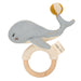 Økologisk hval-rangle “Wally” – håndlavet babylegetøj i blå, Baby Bello.